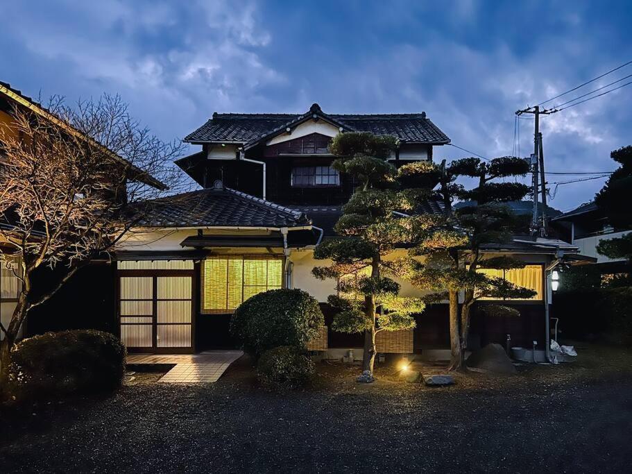 ひねもす101:宇野駅から車で5分 直島へ 最大8名様 古民家 Tamana Exterior foto